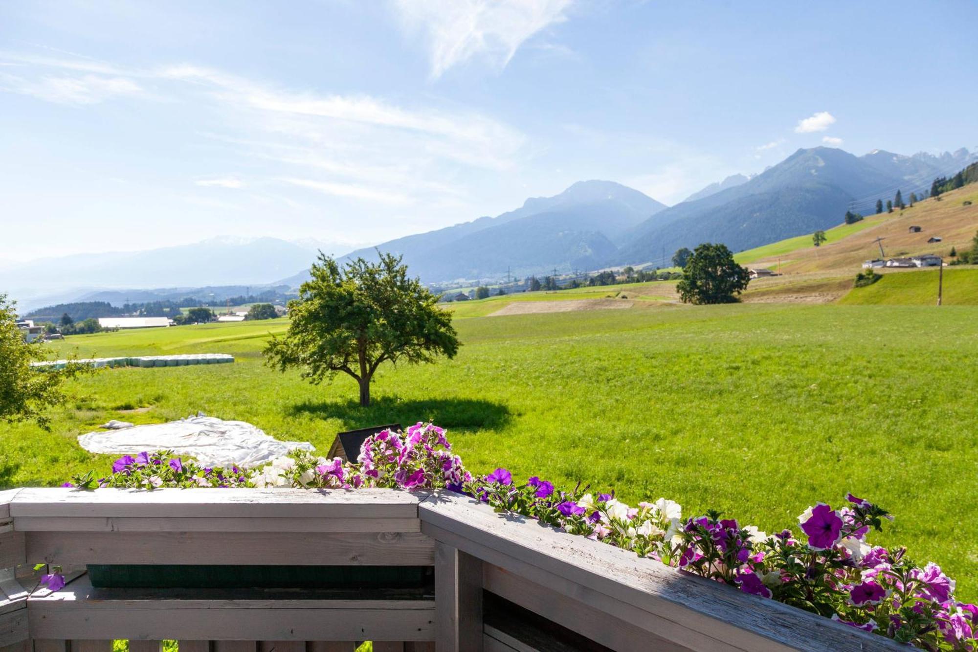 Gaestehaus Weber Oberperfuss Exterior foto